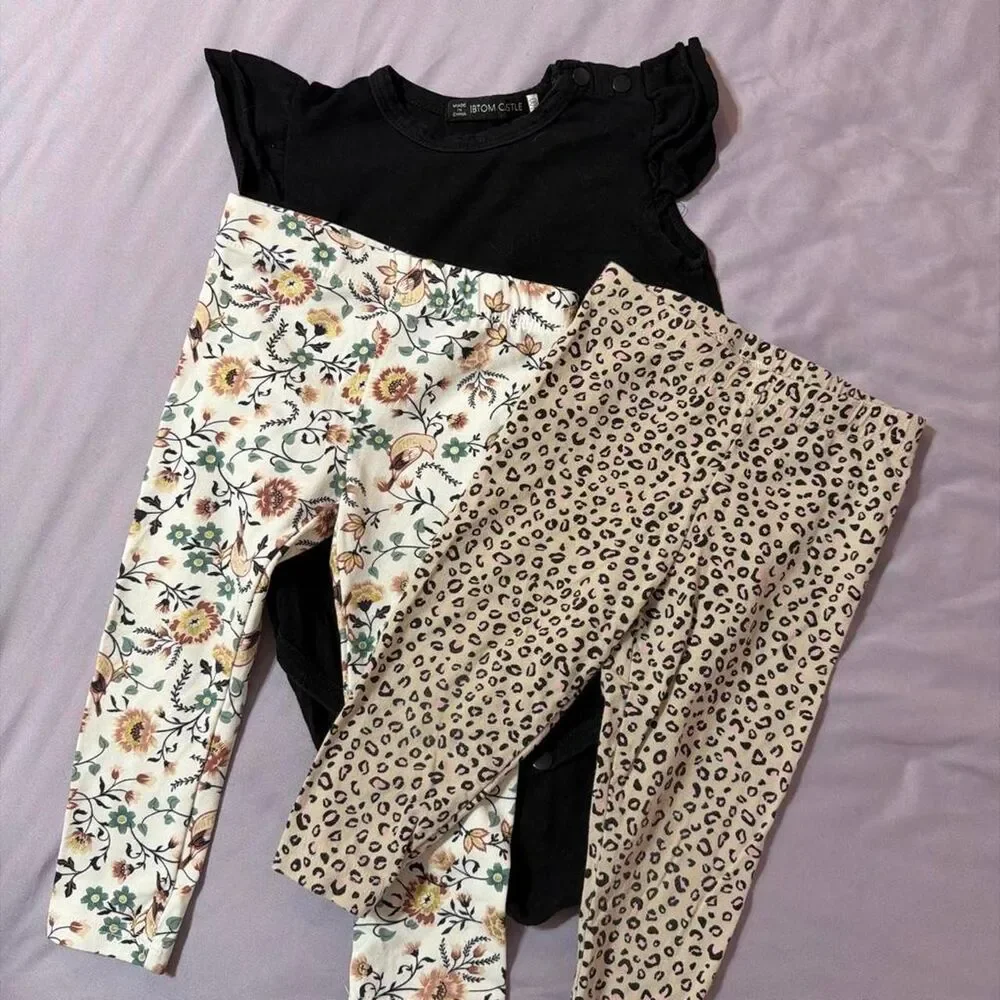 Carter-s baby girl bundle - Size 12months